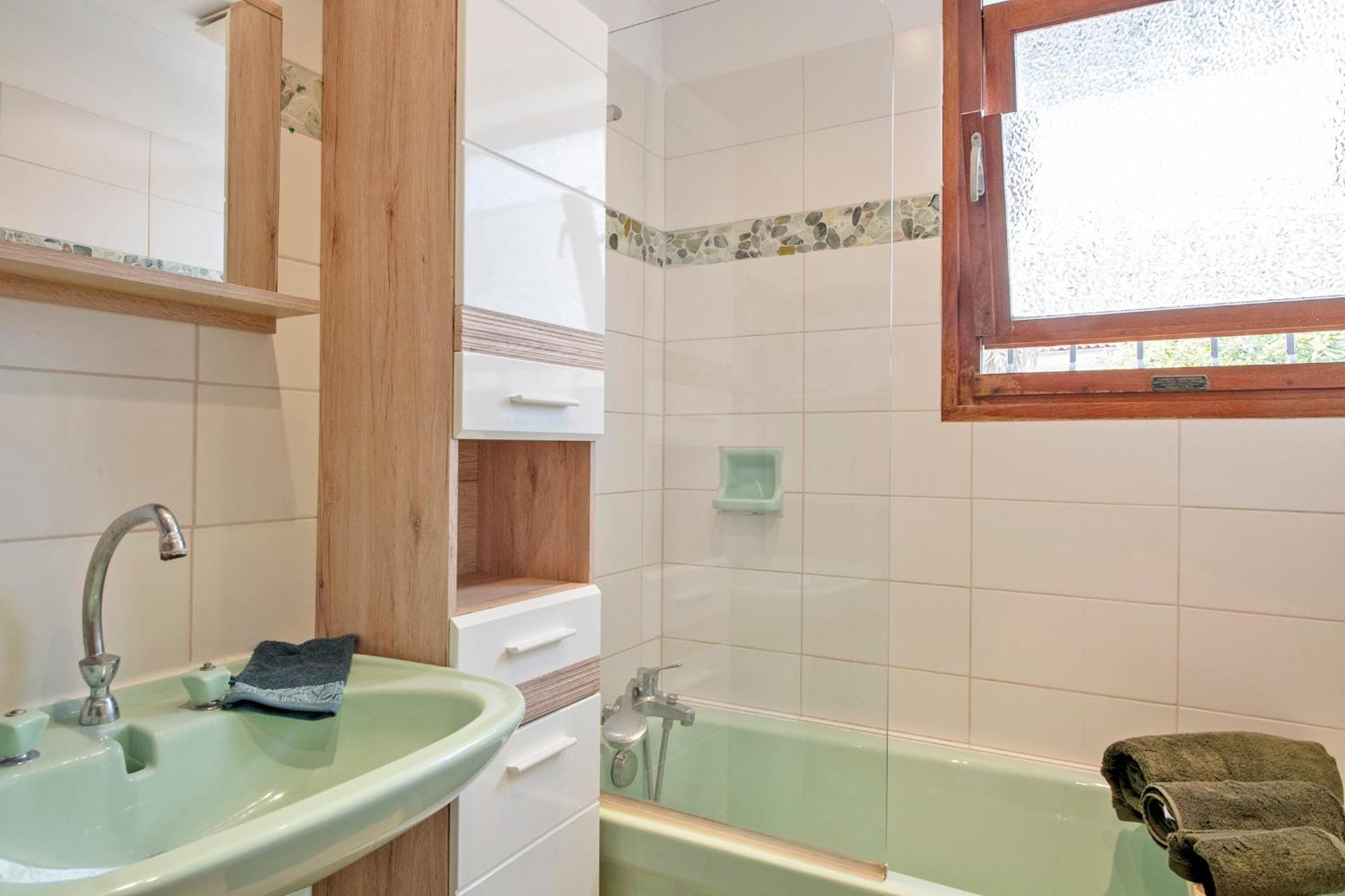 Hébergement de vacances Standing De 88 M2, Grand Jardin, Wifi, Clim, Netflix, La Suzanna